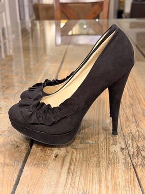 Black Ruffle Platform High Heels - Women's Dress Pumps